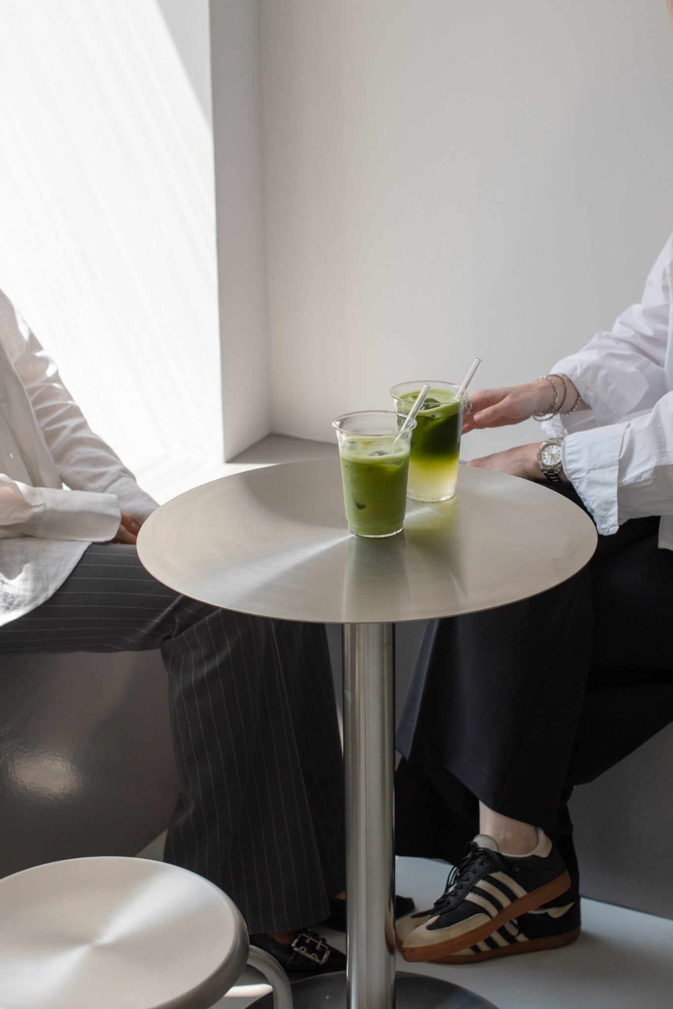 Matcha und gute Gesellschaft in der TNG Bar